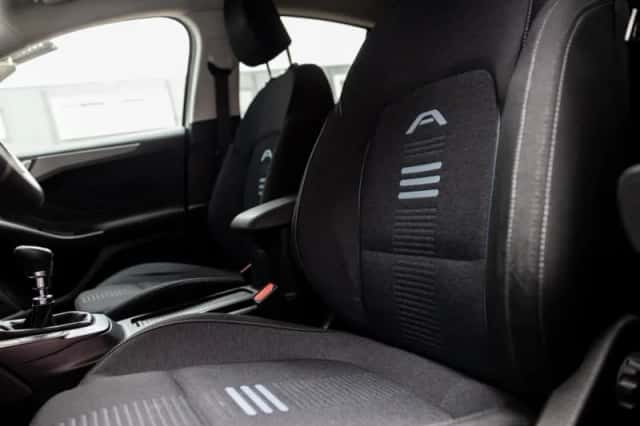 Ford Focus (2022) thumbnail 4