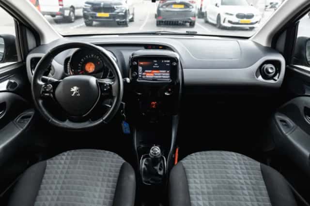 Peugeot 108 (2021) thumbnail 2