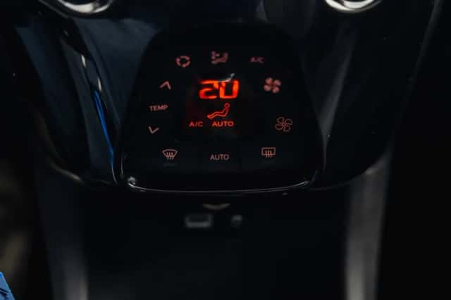 Peugeot 108 (2021) thumbnail 29