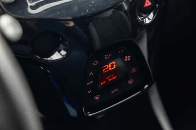 Peugeot 108 (2021) thumbnail 30