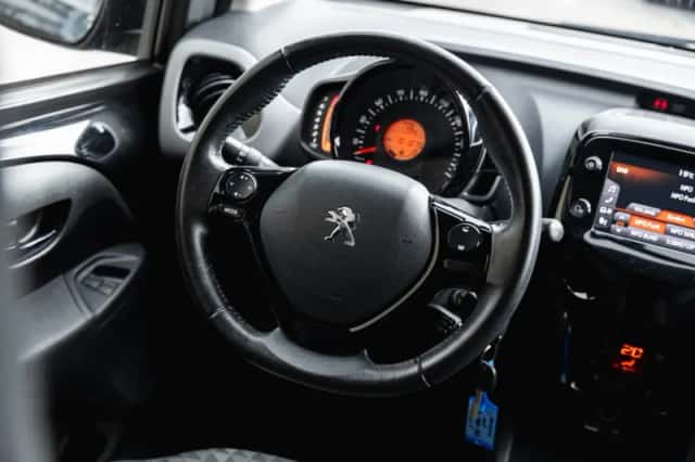 Peugeot 108 (2021) thumbnail 10