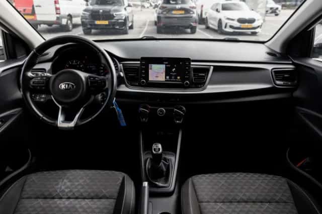 Kia Rio (2017) thumbnail 2