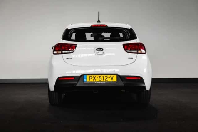Kia Rio (2017) thumbnail 11
