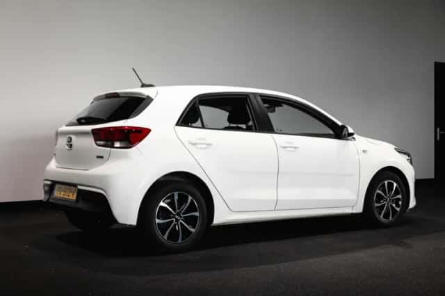 Kia Rio (2017) thumbnail 13