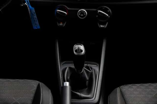 Kia Rio (2017) thumbnail 19