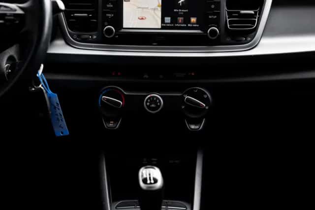 Kia Rio (2017) thumbnail 20