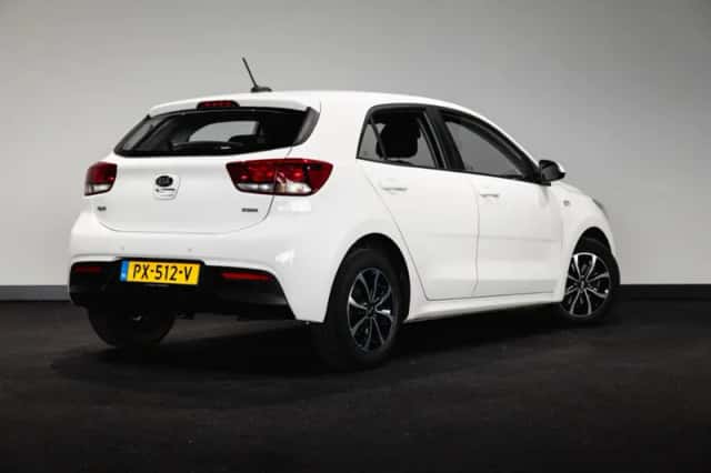Kia Rio (2017) thumbnail 3
