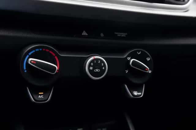 Kia Rio (2017) thumbnail 30