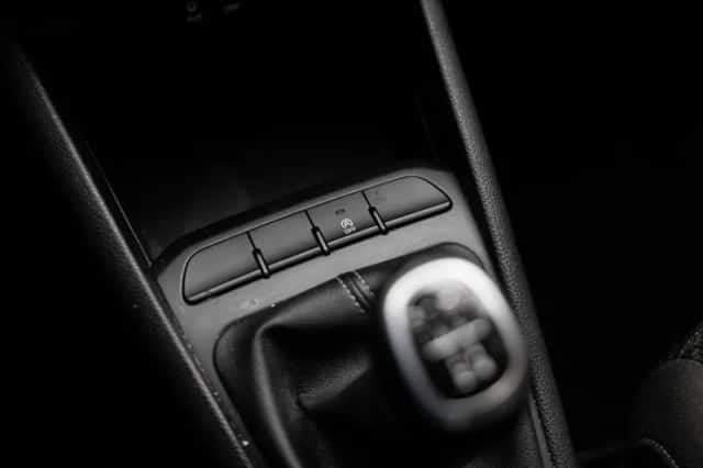 Kia Rio (2017) thumbnail 35