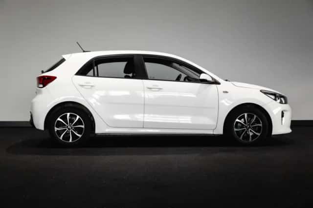 Kia Rio (2017) thumbnail 7