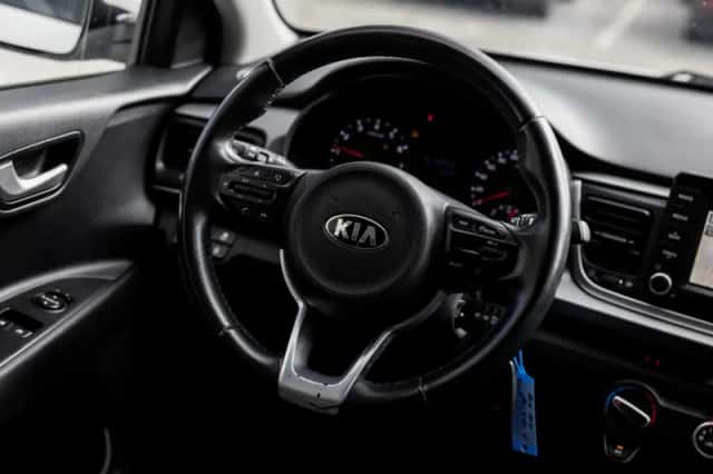 Kia Rio (2017) thumbnail 10