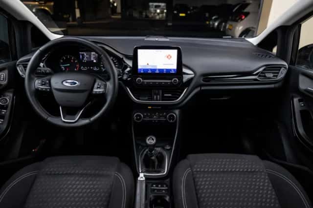 Ford Fiesta (2021) thumbnail 2