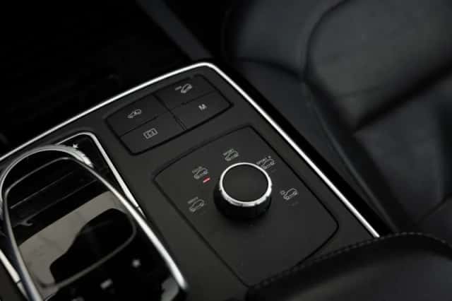 Mercedes-Benz GLE (2018) thumbnail 32
