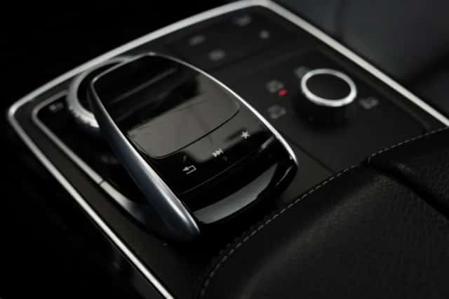 Mercedes-Benz GLE (2018) thumbnail 42