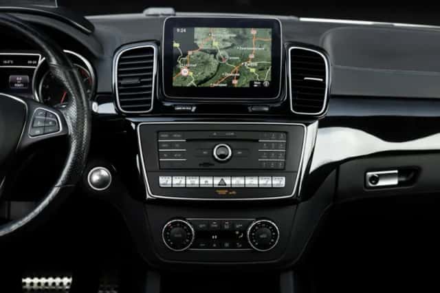 Mercedes-Benz GLE (2018) thumbnail 52