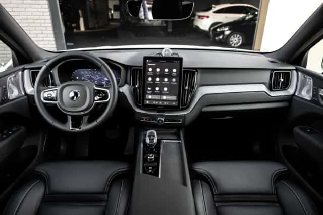 Volvo XC60 (2025) thumbnail 2