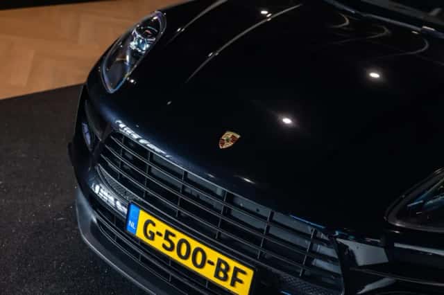 Porsche Macan (2019) thumbnail 12