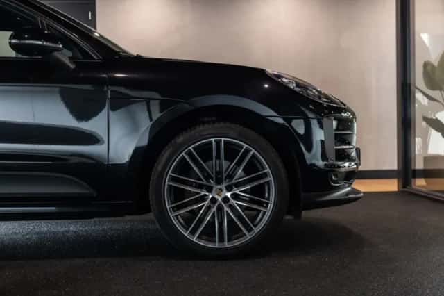 Porsche Macan (2019) thumbnail 15