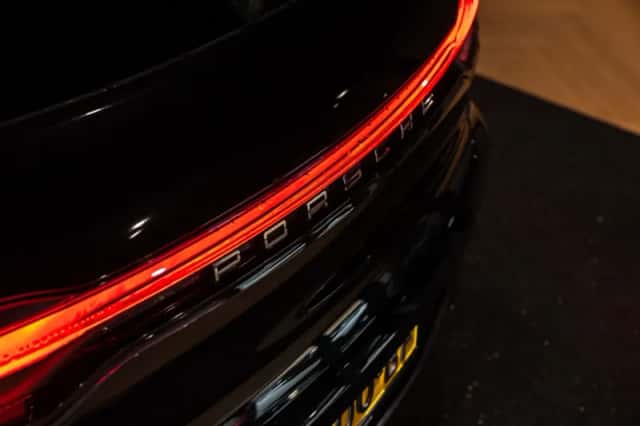 Porsche Macan (2019) thumbnail 17