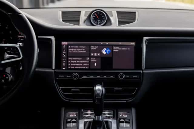 Porsche Macan (2019) thumbnail 22