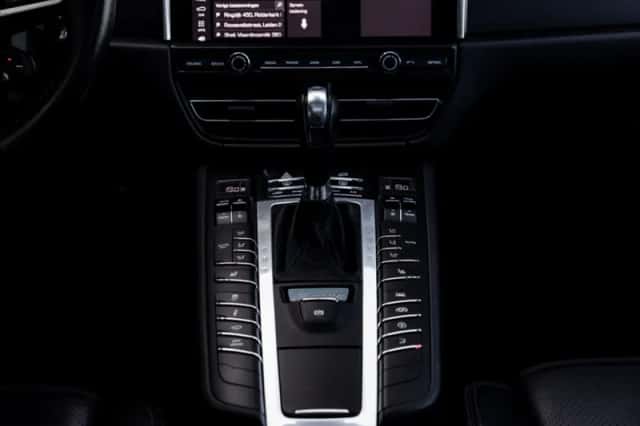 Porsche Macan (2019) thumbnail 24