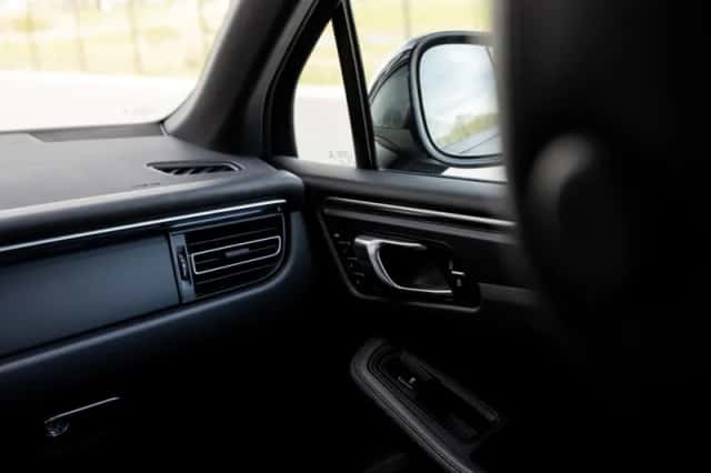 Porsche Macan (2019) thumbnail 28