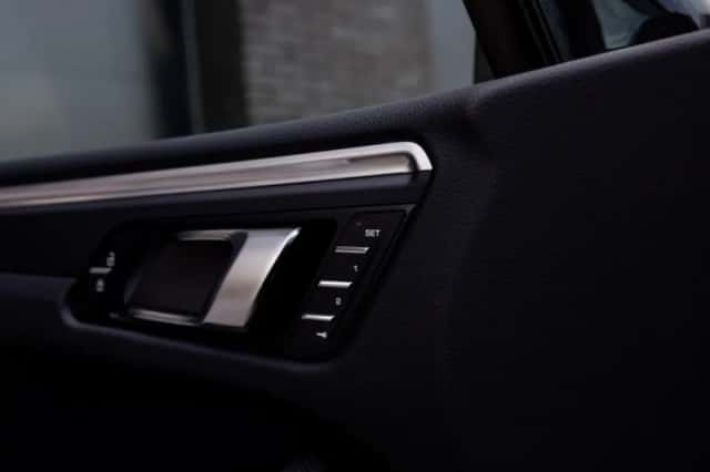 Porsche Macan (2019) thumbnail 32