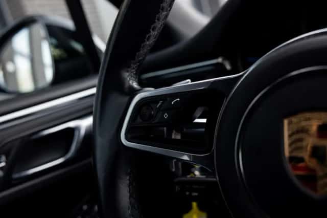 Porsche Macan (2019) thumbnail 35