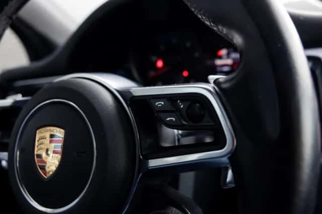 Porsche Macan (2019) thumbnail 36