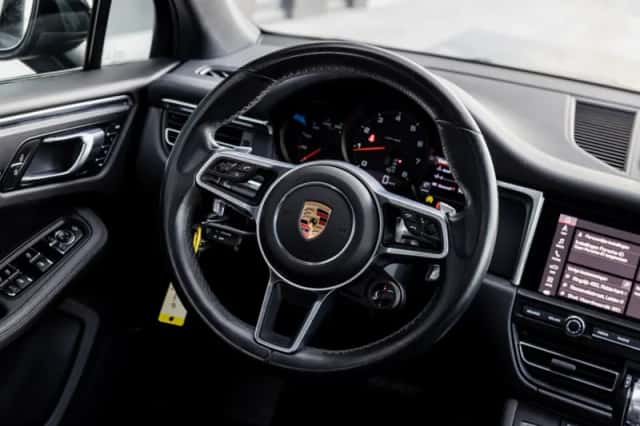 Porsche Macan (2019) thumbnail 9