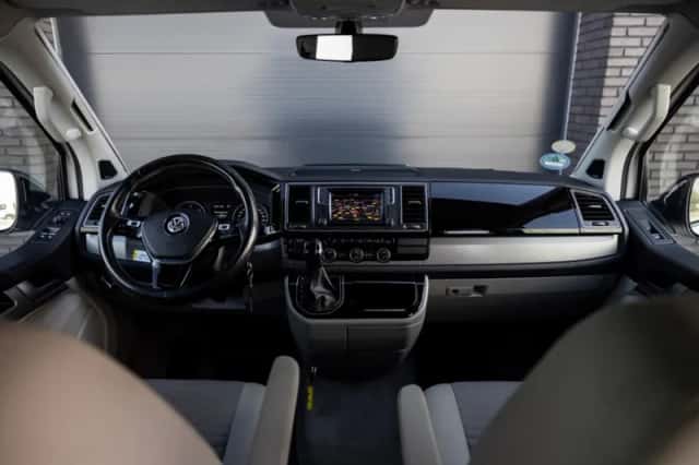 Volkswagen California (2017) thumbnail 2