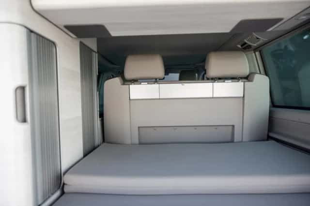 Volkswagen California (2017) thumbnail 17