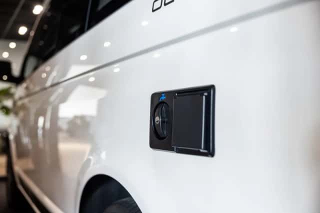 Volkswagen California (2017) thumbnail 33