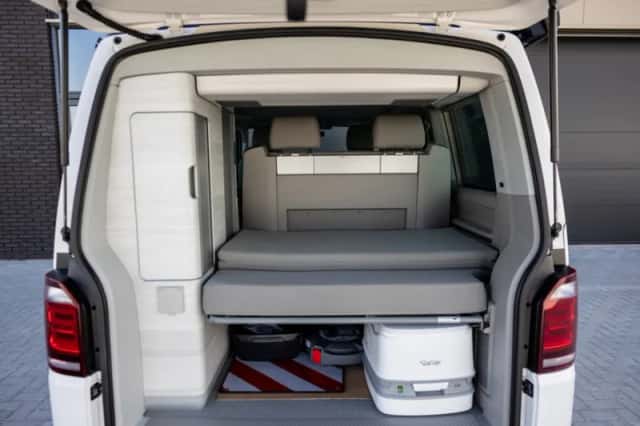 Volkswagen California (2017) thumbnail 36