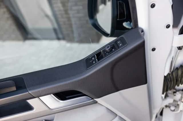 Volkswagen California (2017) thumbnail 42