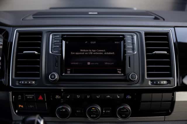 Volkswagen California (2017) thumbnail 51