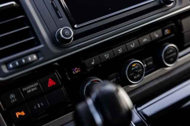 Volkswagen California (2017) thumbnail 60