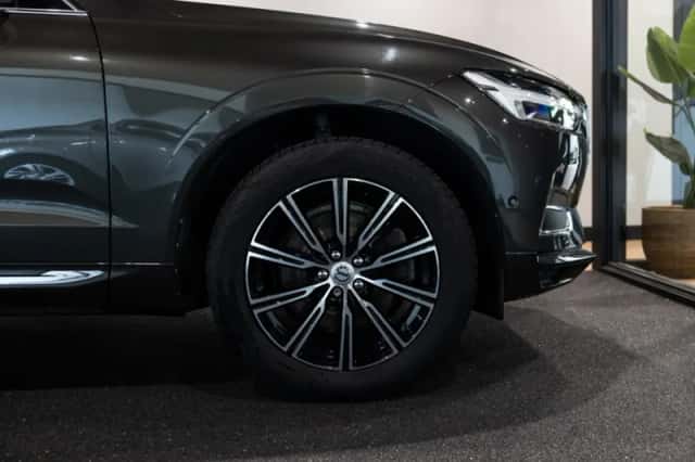 Volvo XC60 (2017) thumbnail 14