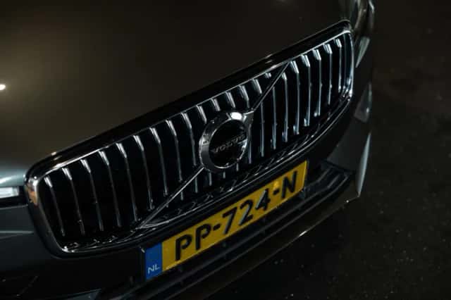 Volvo XC60 (2017) thumbnail 17