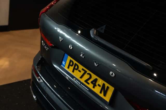 Volvo XC60 (2017) thumbnail 19