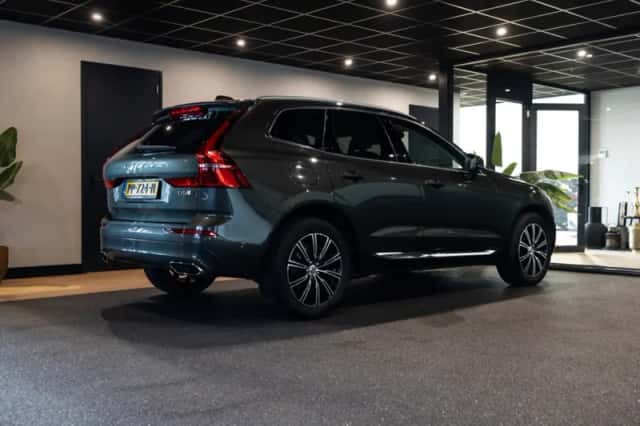 Volvo XC60 (2017) thumbnail 3