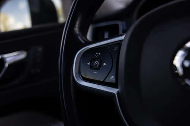 Volvo XC60 (2017) thumbnail 25