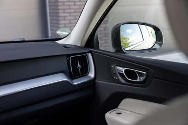 Volvo XC60 (2017) thumbnail 27