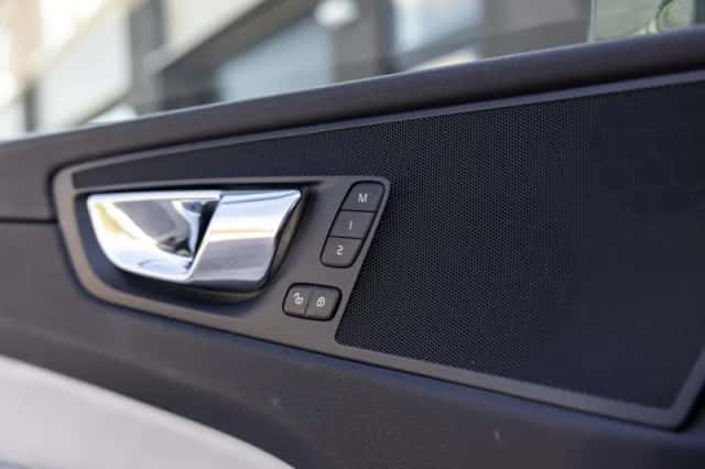 Volvo XC60 (2017) thumbnail 31