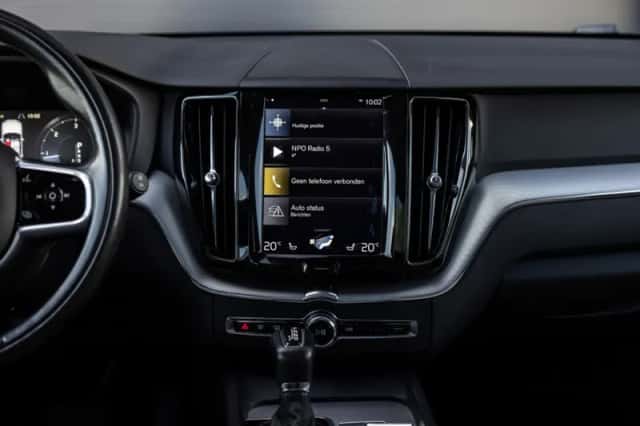 Volvo XC60 (2017) thumbnail 32
