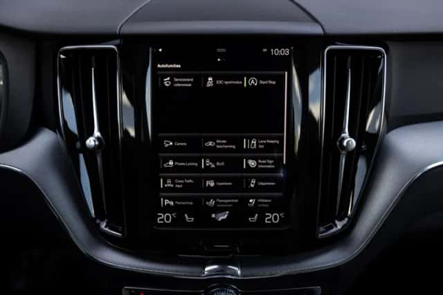 Volvo XC60 (2017) thumbnail 37