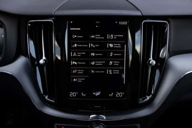 Volvo XC60 (2017) thumbnail 38