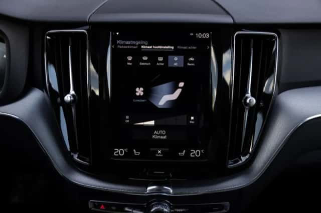 Volvo XC60 (2017) thumbnail 40