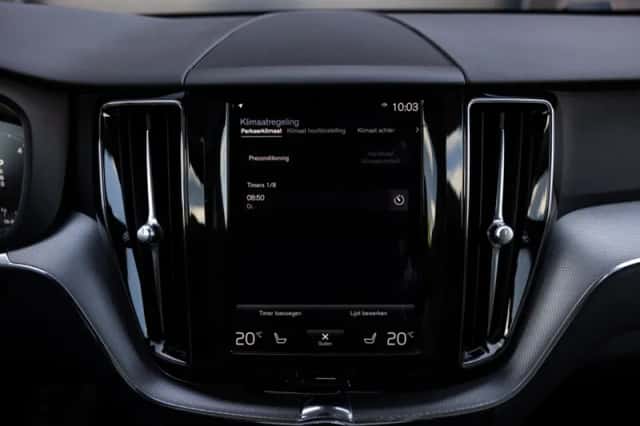 Volvo XC60 (2017) thumbnail 41