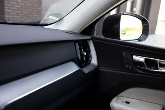 Volvo XC60 (2017) thumbnail 44
